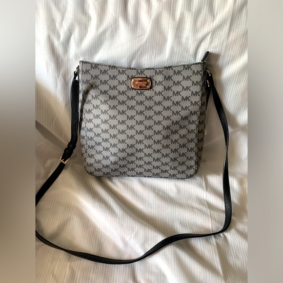 Michael Kors Crossbody Bag - Picture 1 of 7